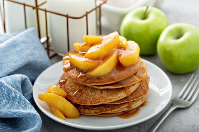 Creps amb caramel i pomes caramelitzades: Un festival de sabor! 🍏​🍎​

Començar el dia amb un festival de sabor? Sí, és possible! Aquestes creps amb caramel, pomes i pomes caramelitzades són la combinació perfecta de dolç i cruixent per a un esmorzar o brunch irresistible.
Les creps suaus i esponjoses s'emboliquen amb un caramel irresistible, pomes fresques i pomes caramelitzades que aporten un toc cruixent i un sabor caramel·litzat irresistible.

No et conformis amb un esmorzar avorrit, aposta per aquesta combinació deliciosa i comença el dia amb un somriure! 😆​

#creps #caramel #poma #caramelitzada #esmorzar #gironafruits